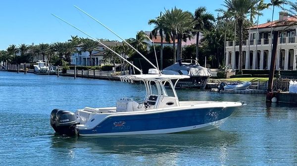 Robalo R300 Center Console 