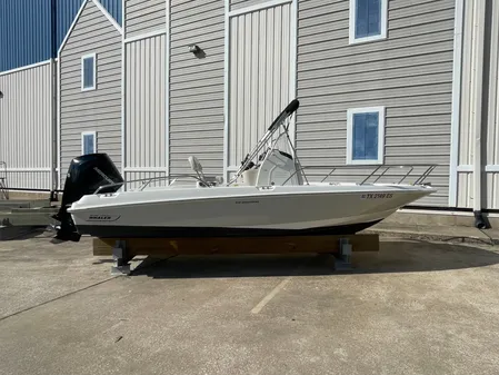 Boston Whaler 210 Dauntless 