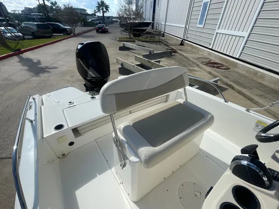 Boston-whaler 210-DAUNTLESS image