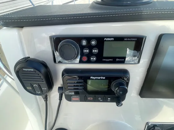 Boston-whaler 210-DAUNTLESS image