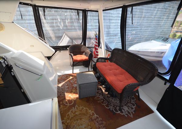 Carver 33-AFT-CABIN image