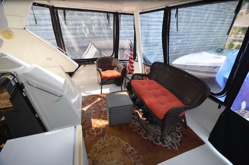 Carver 33-AFT-CABIN image