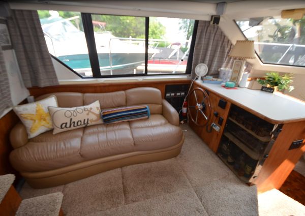 Carver 33-AFT-CABIN image