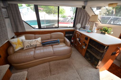 Carver 33-AFT-CABIN image