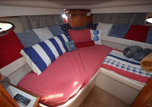 Carver 33-AFT-CABIN image