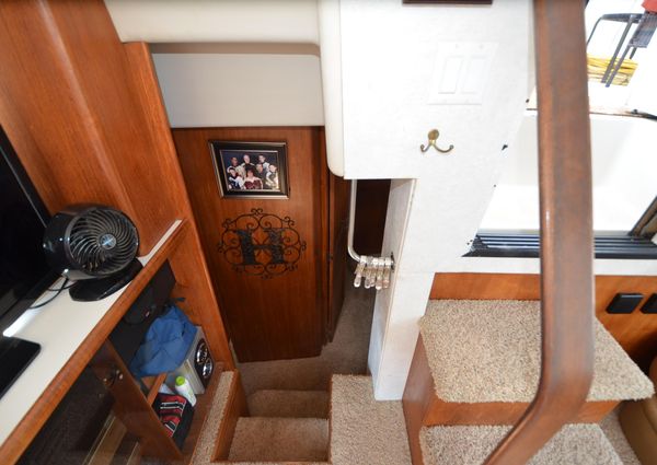 Carver 33-AFT-CABIN image