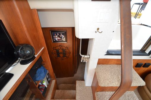 Carver 33-AFT-CABIN image