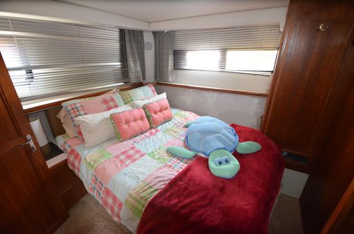 Carver 33-AFT-CABIN image