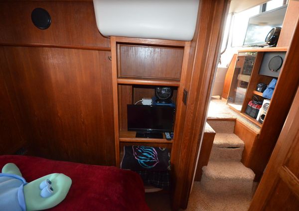 Carver 33-AFT-CABIN image