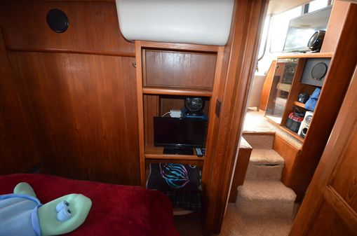 Carver 33-AFT-CABIN image