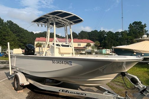 Boston Whaler 190 Montauk image