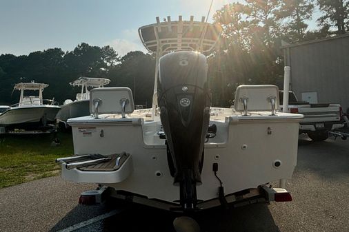 Boston Whaler 190 Montauk image