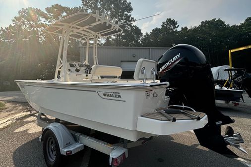 Boston Whaler 190 Montauk image