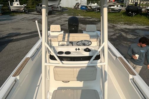 Boston Whaler 190 Montauk image