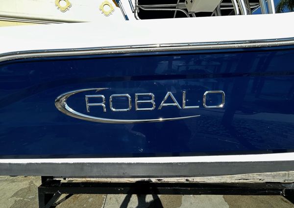 Robalo R200 Center Console image