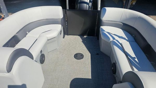 Bentley-pontoons LEGACY-223-NAVIGATOR image