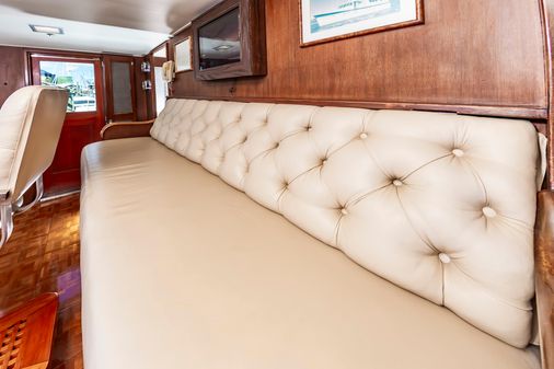 Burger Motor Yacht image