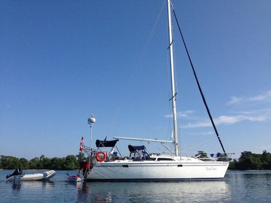 Catalina 320 - main image