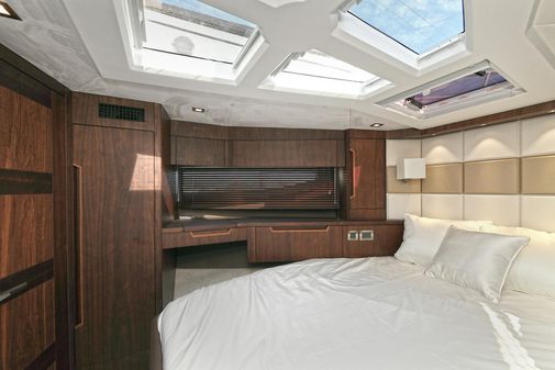 Galeon 500 Fly image