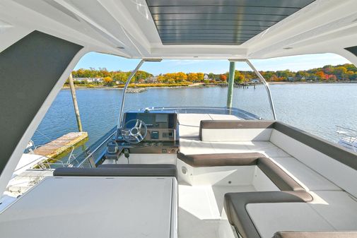 Galeon 500 Fly image