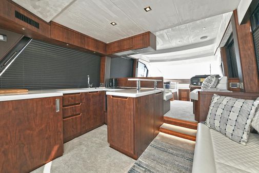 Galeon 500 Fly image