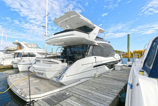 Galeon 500 Fly image