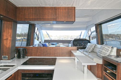 Galeon 500 Fly image