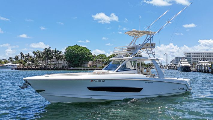 Boston Whaler 420 Outrage - main image