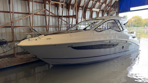 Sea Ray Sundancer 350 Coupe 