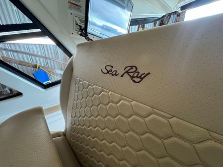 Sea Ray Sundancer 350 Coupe image