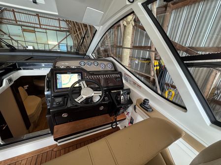 Sea Ray Sundancer 350 Coupe image