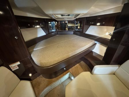 Sea Ray Sundancer 350 Coupe image