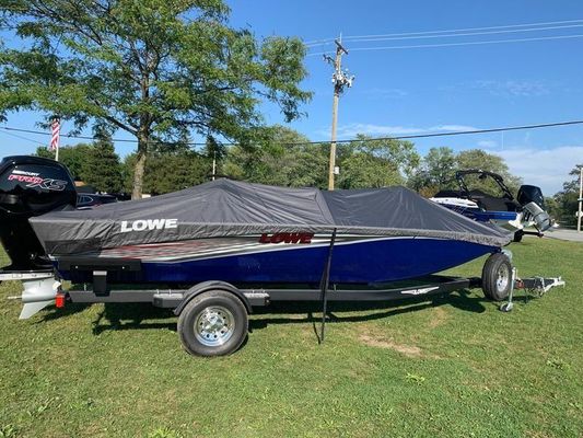 Lowe Stinger 188 Dual Console - main image