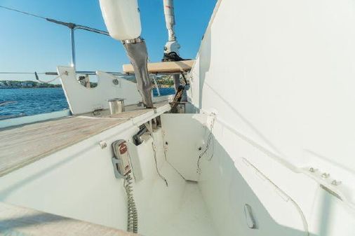 Jeanneau 64 image