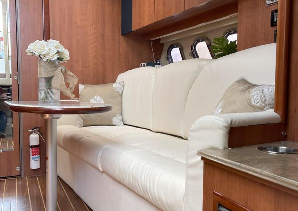 Cruisers Yachts 330 Express image