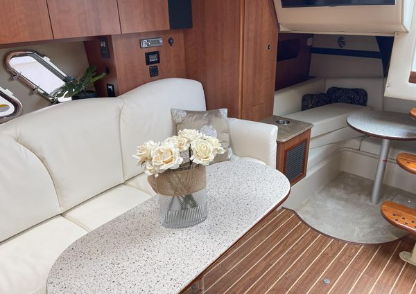 Cruisers Yachts 330 Express image