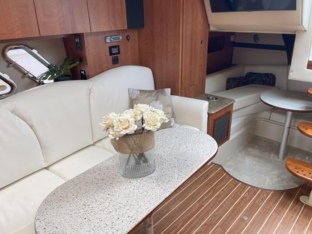 Cruisers Yachts 330 Express image