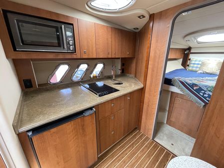 Cruisers Yachts 330 Express image