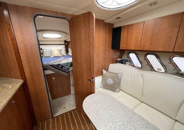 Cruisers Yachts 330 Express image