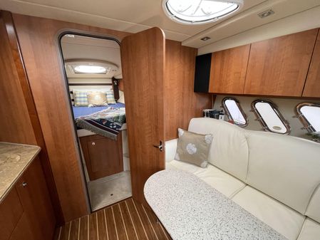 Cruisers Yachts 330 Express image