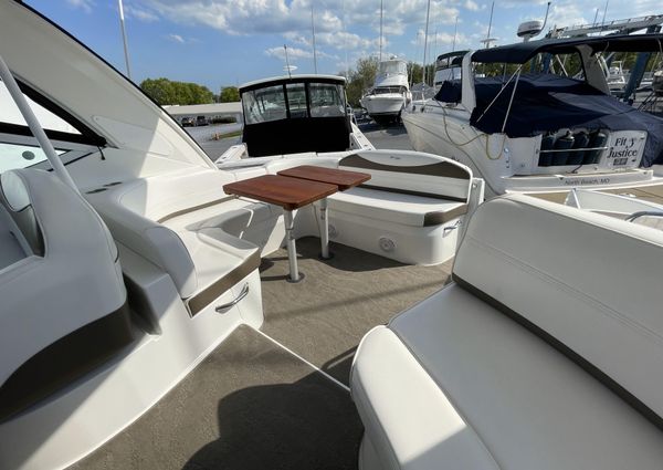 Cruisers Yachts 330 Express image