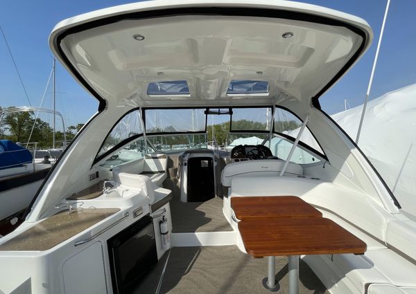 Cruisers Yachts 330 Express image