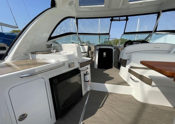 Cruisers Yachts 330 Express image