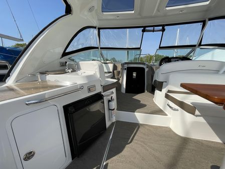 Cruisers Yachts 330 Express image