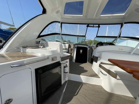 Cruisers Yachts 330 Express image