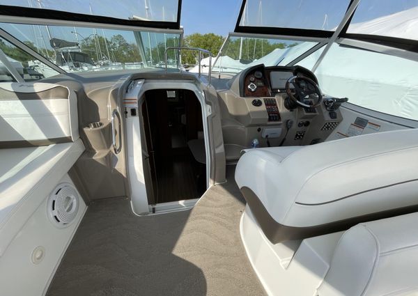 Cruisers Yachts 330 Express image