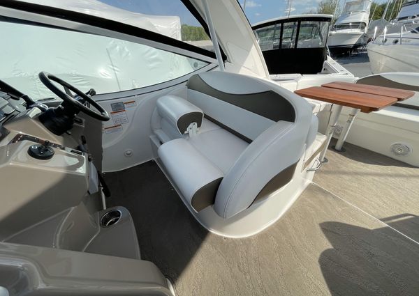 Cruisers Yachts 330 Express image