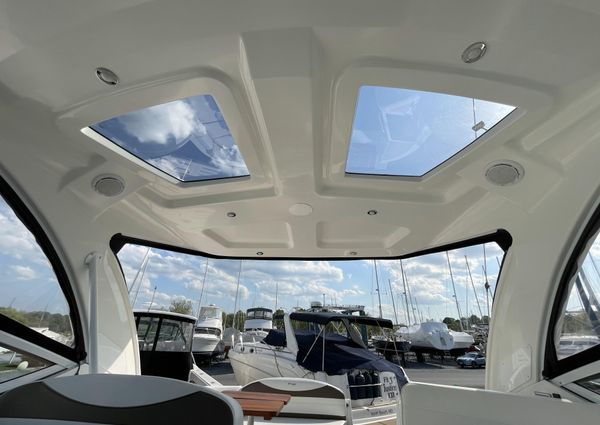 Cruisers Yachts 330 Express image