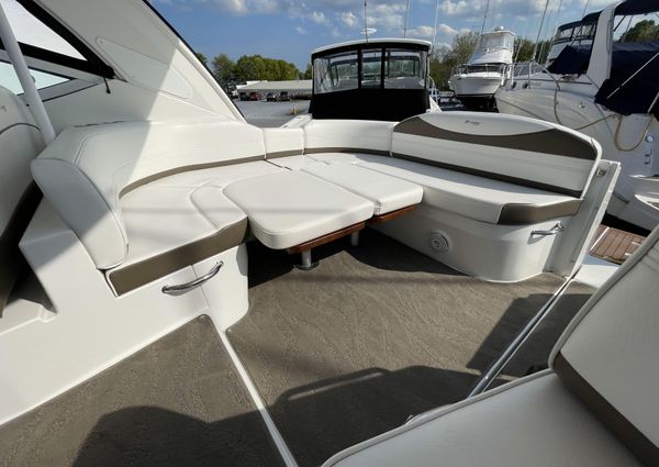 Cruisers Yachts 330 Express image