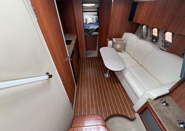 Cruisers Yachts 330 Express image